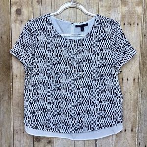 Banana Republic Black & White Geo Dot Short Sleeve Blouse Shirt Top